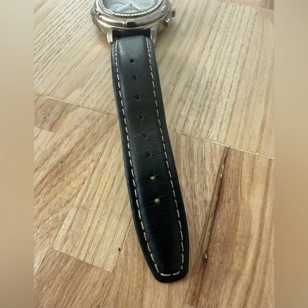 Guess mens waterpro mens black leather sport watch NEW BATTERY